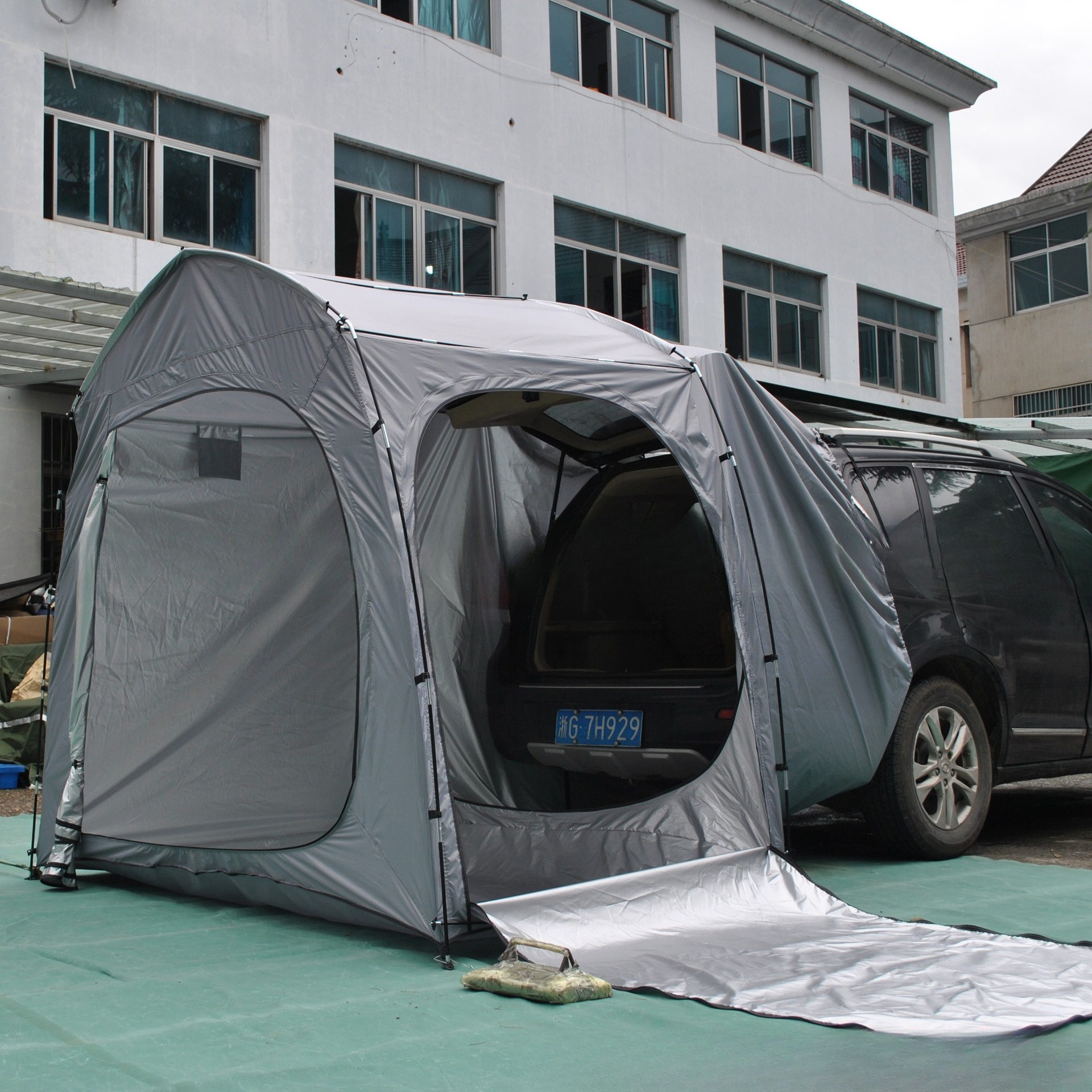 Easy to store full-model rear  - Emergency Mylar Tent 评论和价格